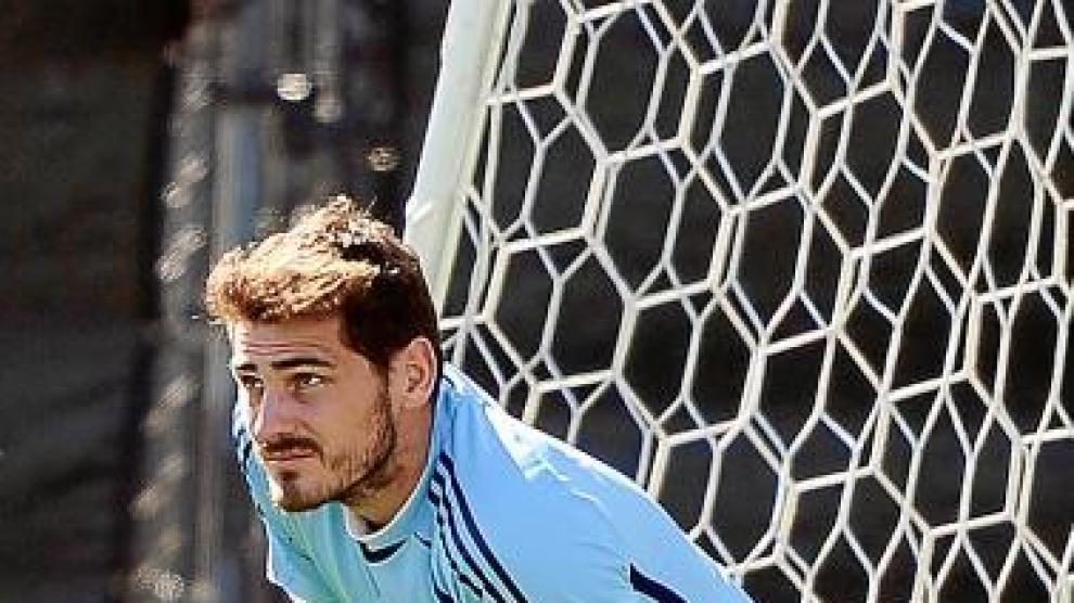 Iker Casillas, durante el entrenamiento de ayer.