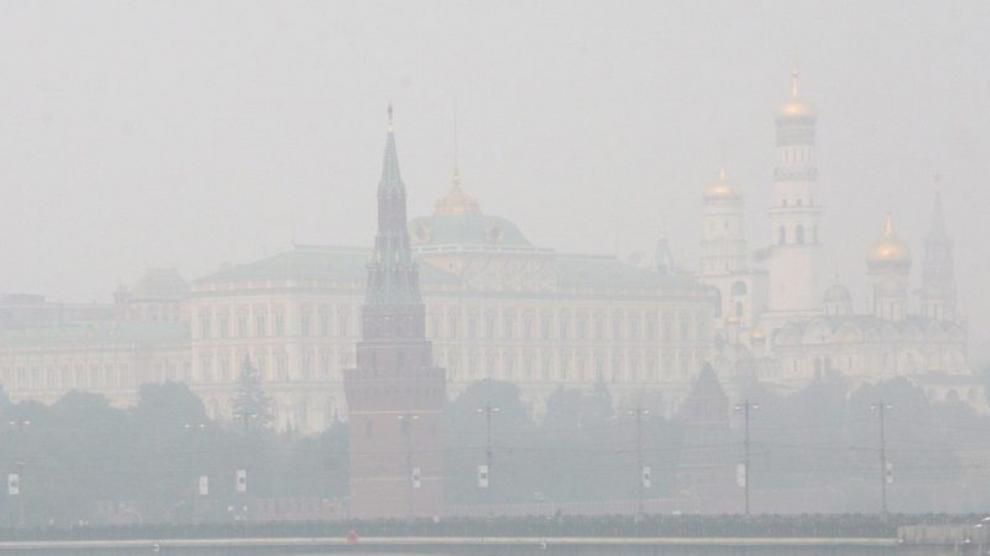 La ciudad de Moscú bajo la niebla causada por el humo de los incendios