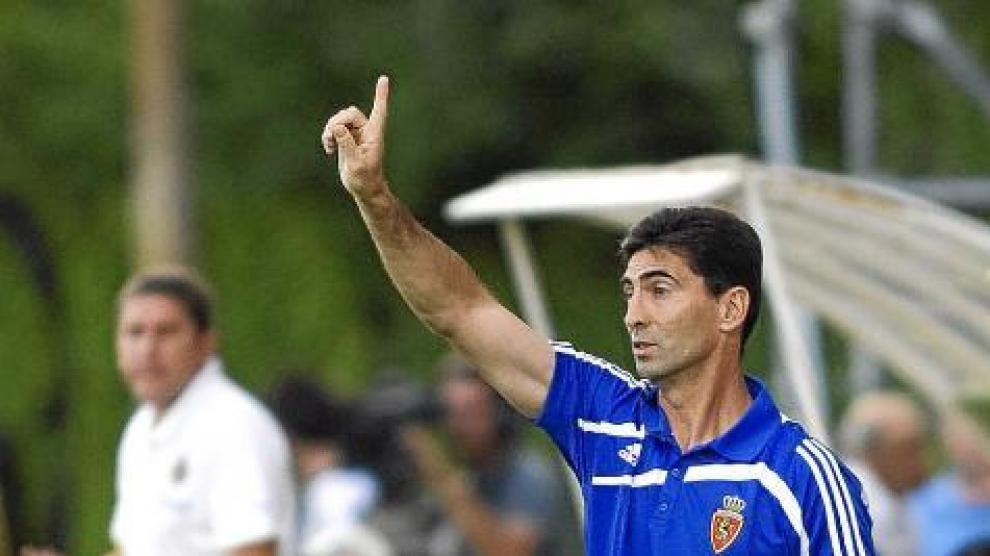 José Aurelio Gay da indicaciones ante el Villarreal.