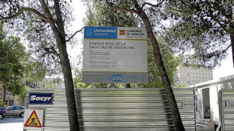 El solar de la nueva facultad de Educación ya ha sido vallado.