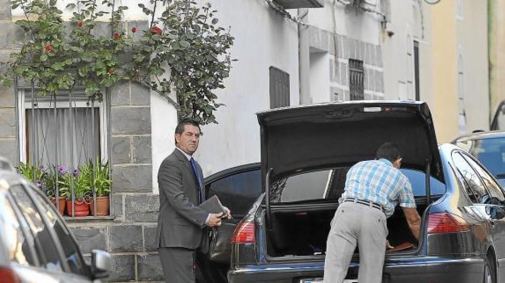 Solá devuelve un año después de dimitir el coche que pagó con fondos contra el maltrato