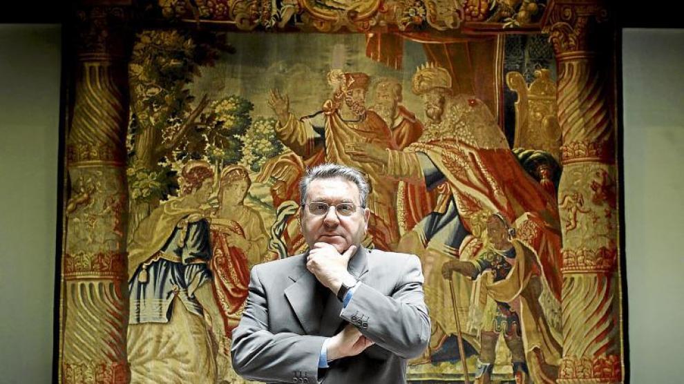 José Luis Lasala, en el patio de la Infanta de Ibercaja, institución que deja después de 21 años para jubilarse.