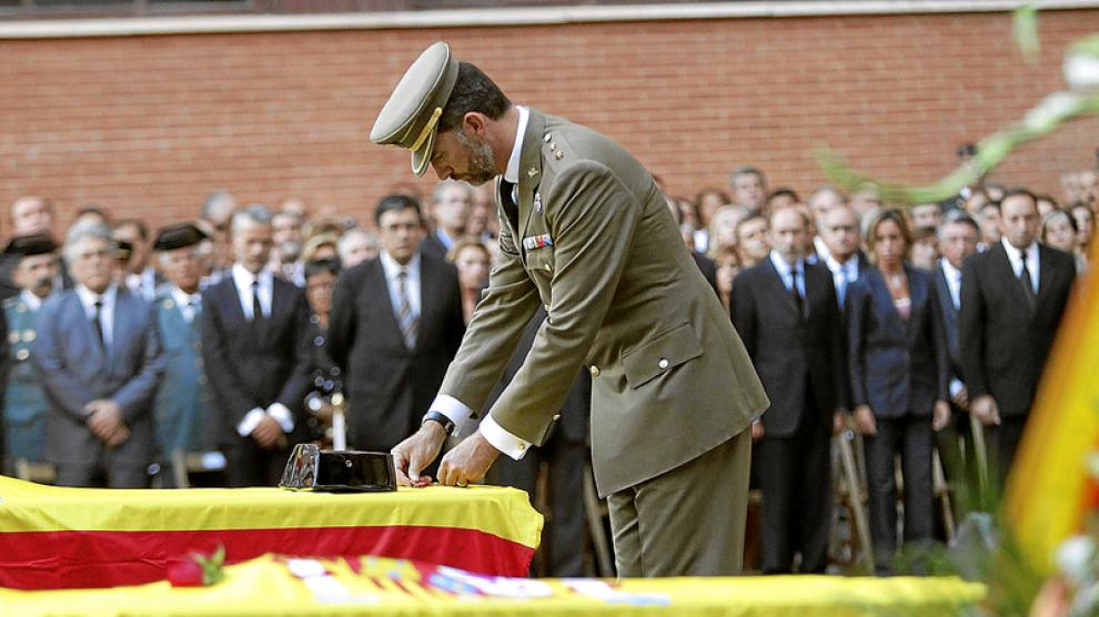 El Príncipe impone a título póstumo la medalla al mérito militar con distintivo rojo a los fallecidos