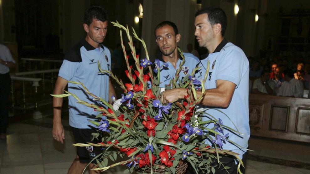 Momento de la tradicional ofrenda a San Lorenzo.