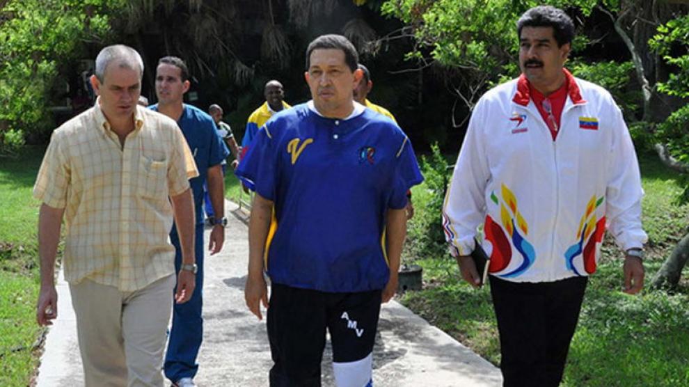 Chávez da un paseo tras su operación