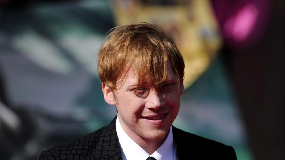Rupert Grint posa en la alfombra roja de Londres antes del estreno de la última película Harry Potter