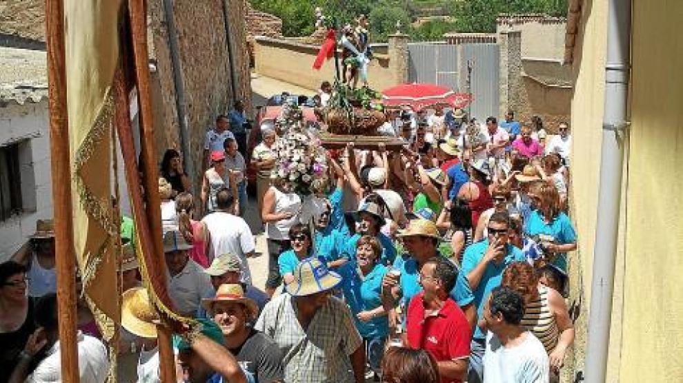 El santo danzó al ritmo del 'Ton' de San Cristóbal, tradición en Munébrega.