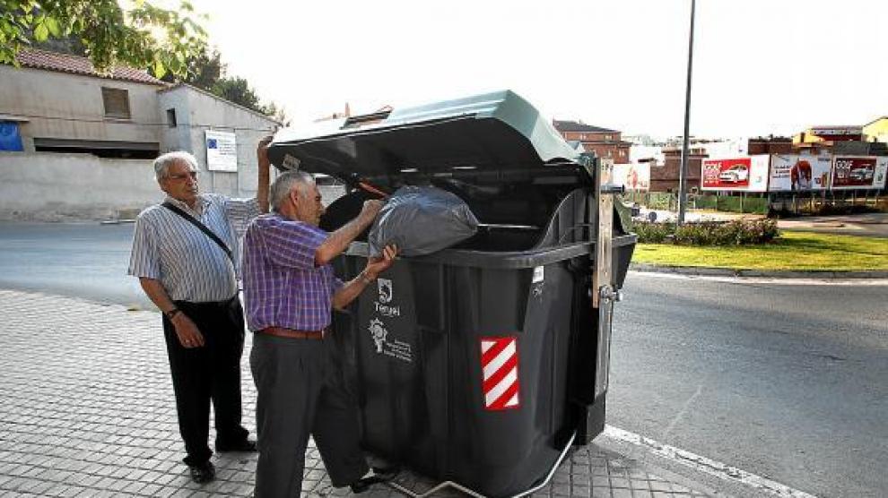 Contenedores en la calle, Limpieza y Residuos