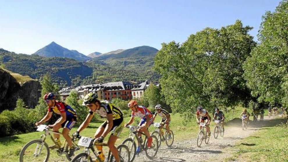 Corredores en el valle de Benasque durante una edición del Memorial Jorge Rami.