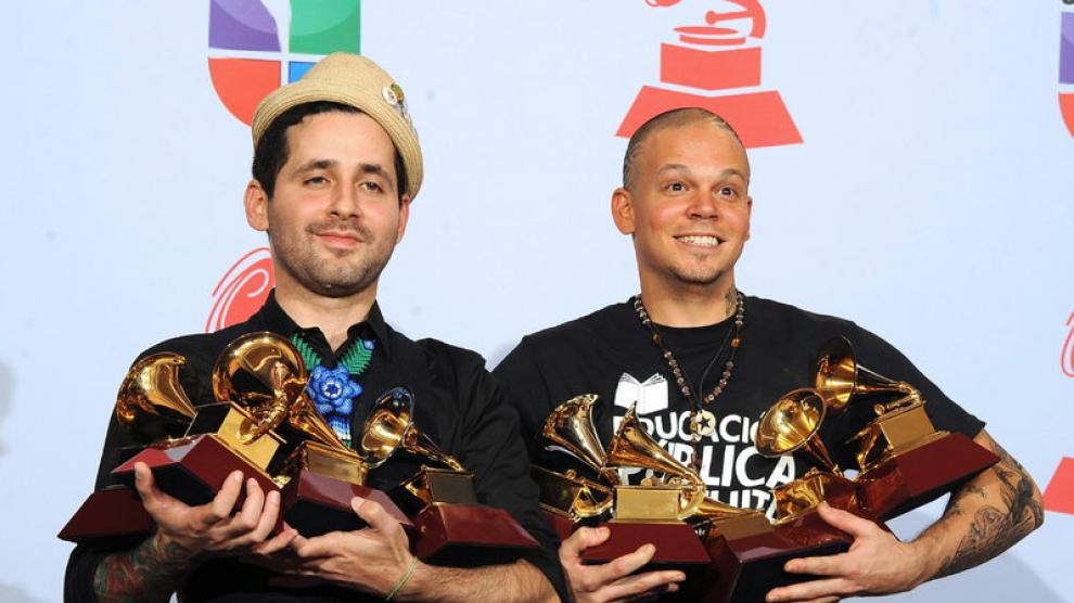 El dúo puertorriqueño Calle 13 con sus premios