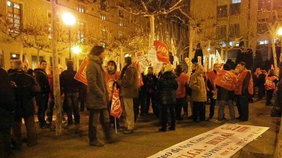 Imagen de la manifestación frente al edificio Pignatelli