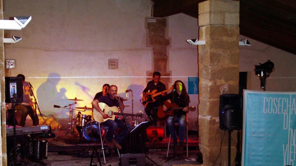 El cantautor oscense Ricardo Constante fue el encargado de clausurar el festival en Loporzano.