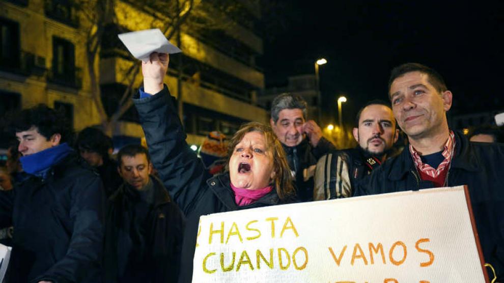 Unas 300 personas coreaban consignas como "ladrones, ladrones" a las 8.30