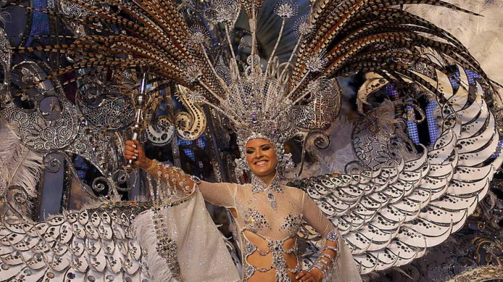 Soraya Rodríguez con su fantasía 'Volare' fue elegida reina del carnaval