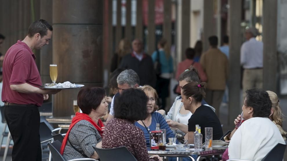 Camarero, uno de los empleos más ofertados en el primer trimestre en Aragón