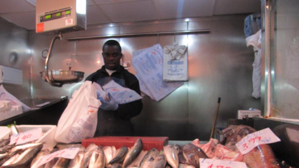 Imagen de archivo de una pescadería en el Mercado Central.