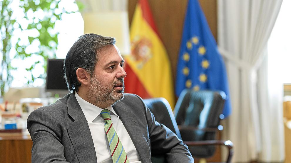 El secretario de Estado de Medio Ambiente, Federico Ramos, ayer, en su despacho del Ministerio