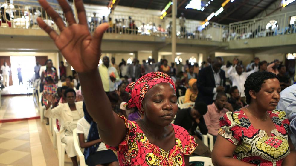 Mujeres ruandesas en una iglesia de Kigali, este domingo