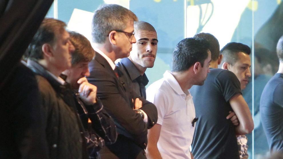Miembros de la plantilla y la directiva, esta mañana en el Camp Nou