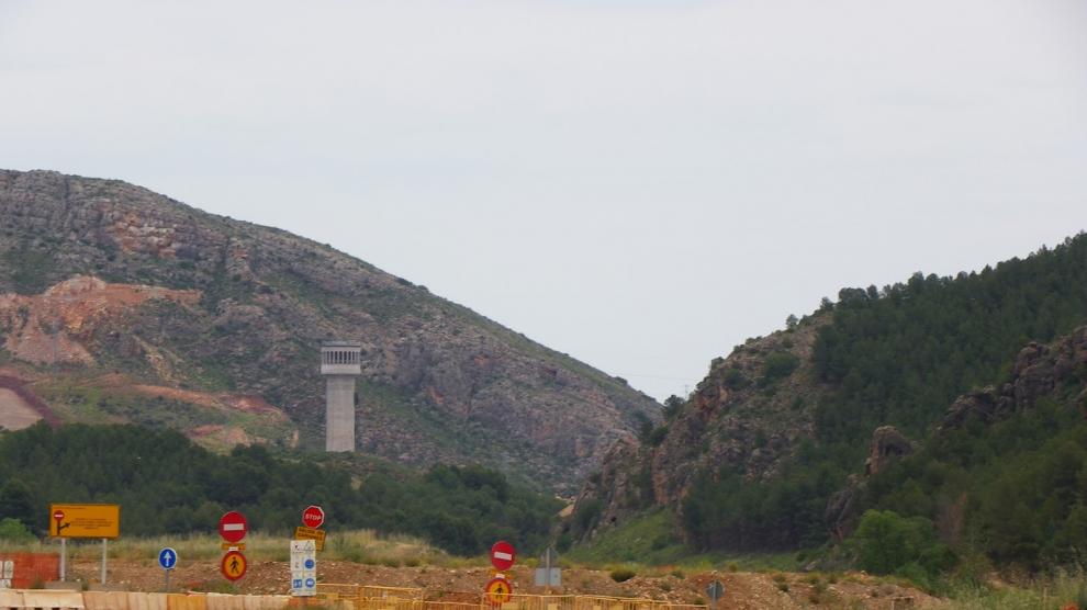 Torre de la presa de Mularroya