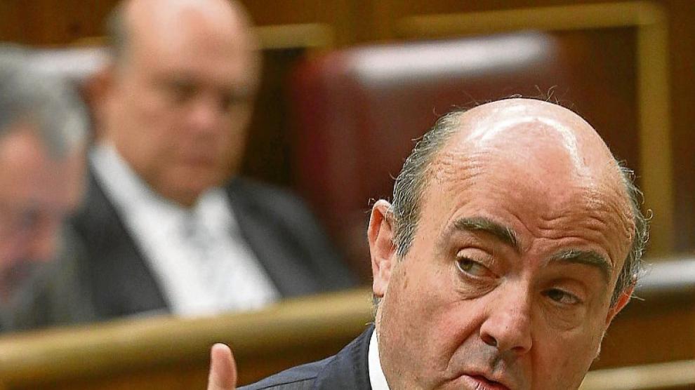 De Guindos acusa a los reguladores de "mirar a otro lado" en la salida a bolsa de Bankia