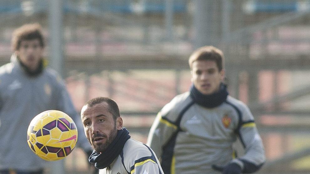 Mario, durante el entrenamiento de este miércoles del Real Zaragoza