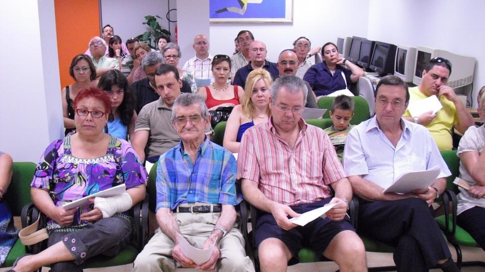 Varios afectados por enfermedades del sueño, entre ellos Carlos Marchena, participan en un taller de Asenarco, en Zaragoza.