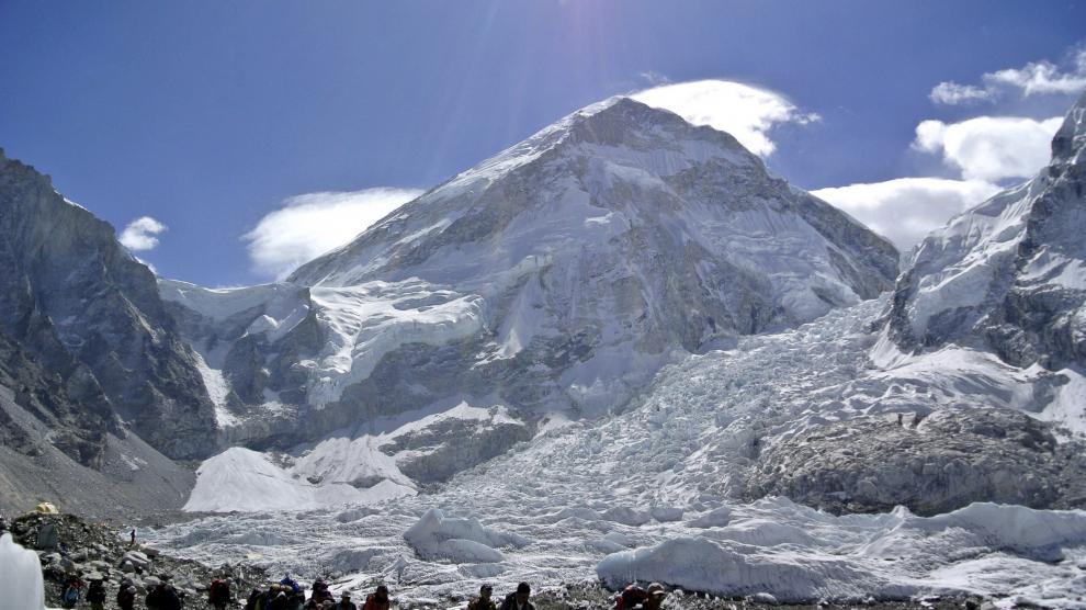 Imagen de archivo de montañeros en el Everest