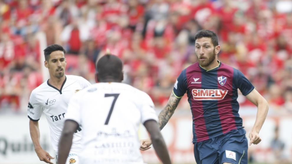 Lance del choque entre Huesca y Nástic