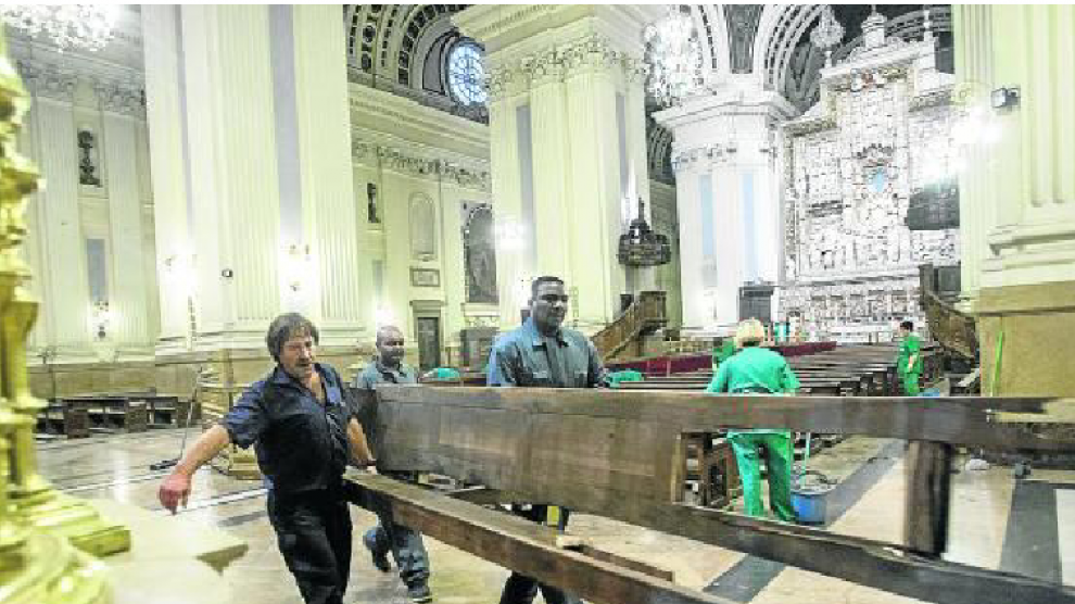 El atentado en la Basílica del Pilar afectó a cuatro bancos y el órgano, así como a una víctima.