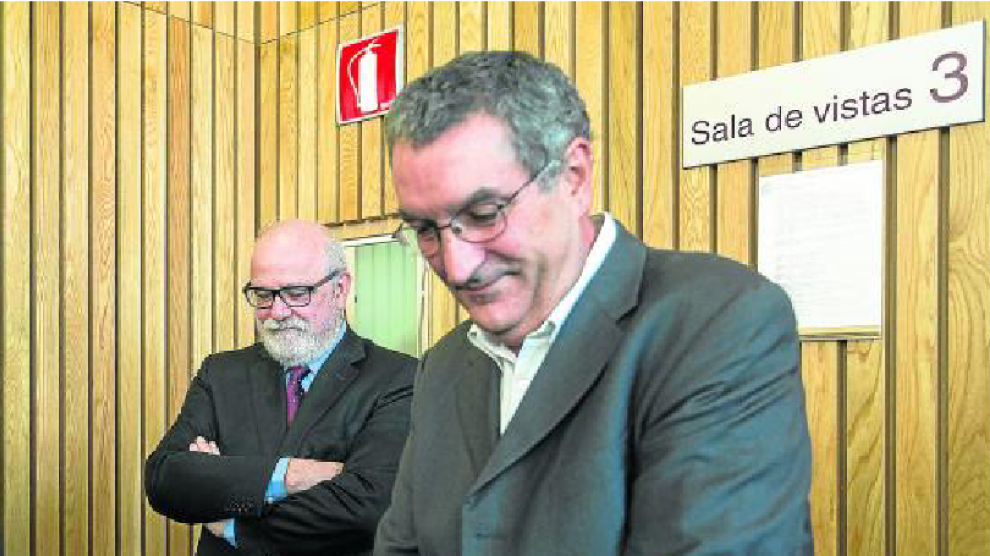 El exviceconsejero de la DGA Carlos Esco (izquierda) y Ricardo García Becerril, en la Audiencia.