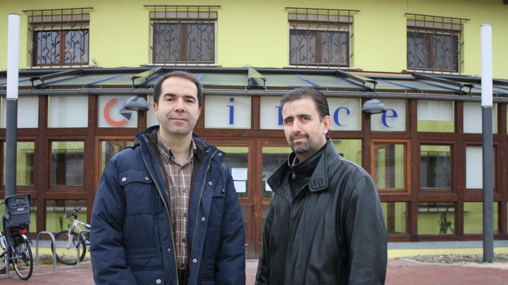 Javier Uche y Javier Zarazaga, a las puertas del Circe del campus aragonés.