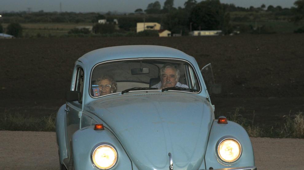 Mujica y Carmena, en el 'Fusca' del expresidente uruguayo