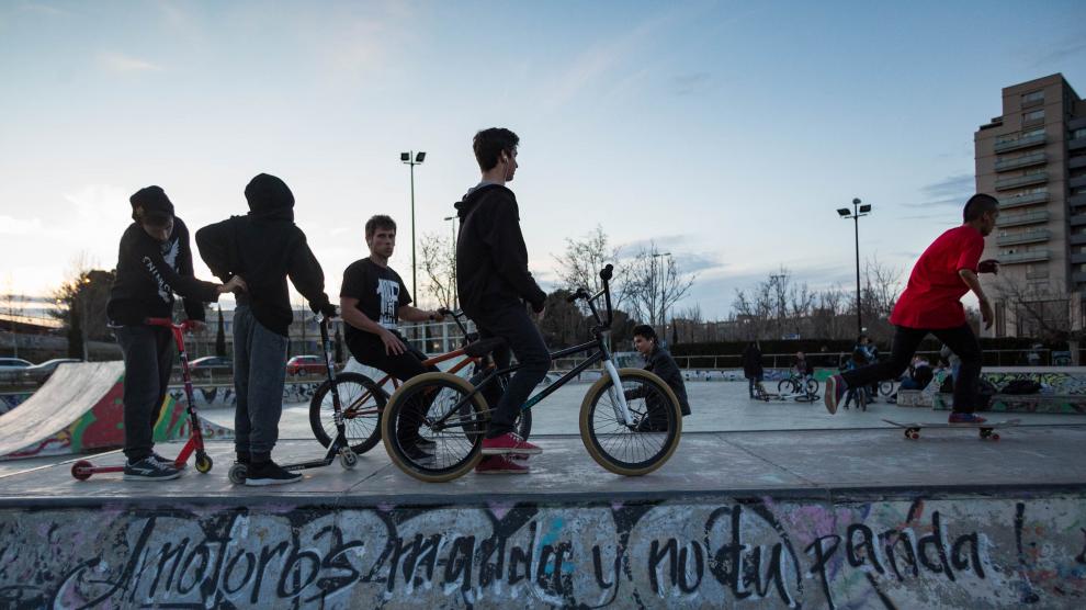 El ayuntamiento apuesta por impulsar el skate con la remodelación de la instalación deportiva de vía hispanidad