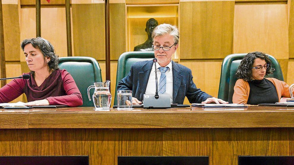 La vicealcaldesa Luisa Broto, el alcalde Pedro Santisteve y la concejal Elena Giner, en un pleno.