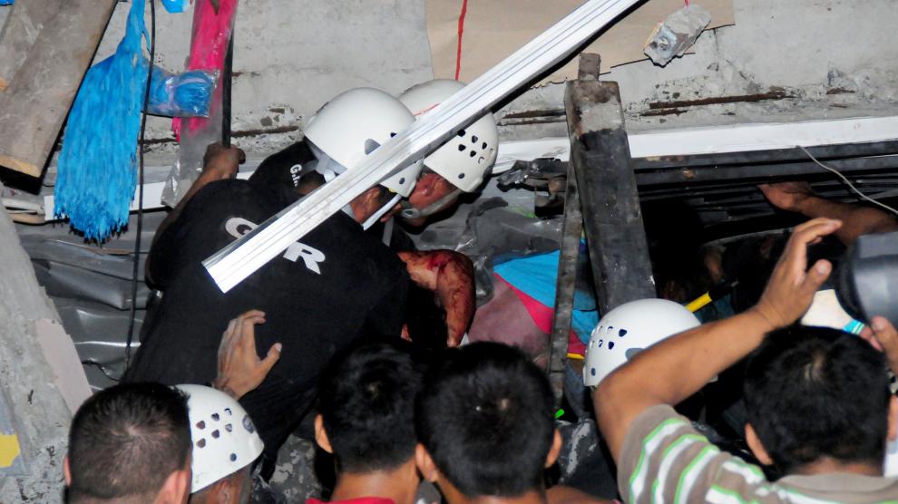 Rescate de heridos en el terremoto registrado en Manta (Ecuador).