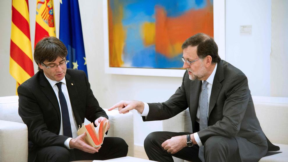 Rajoy en el momento en el que recibió a Puigdemont, en una foto de archivo.