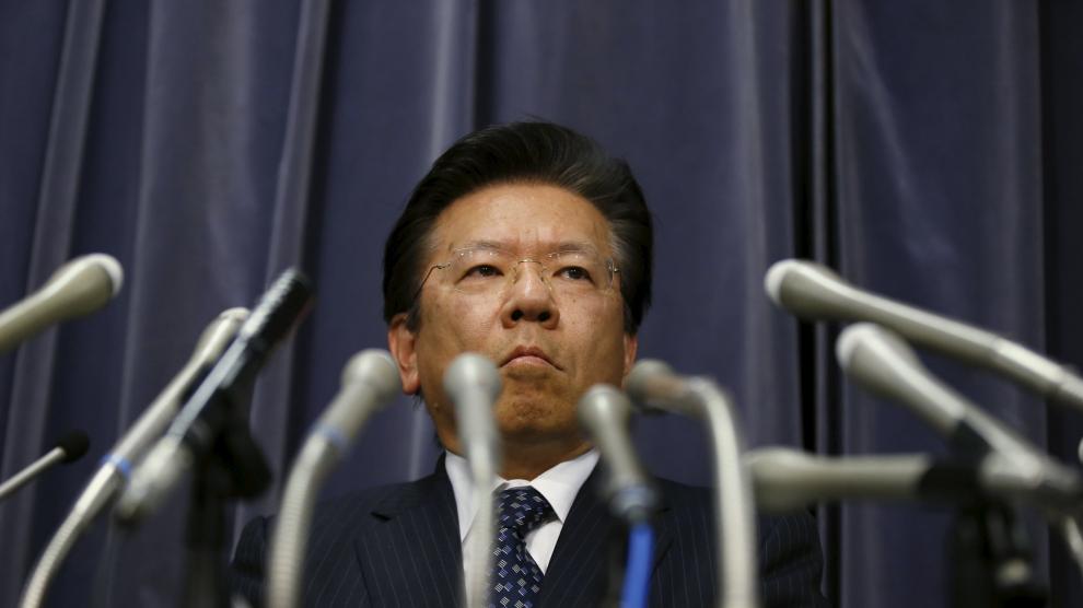 Tetsuro Aikawa, presidente de Mitsubishi, atiende a los medios