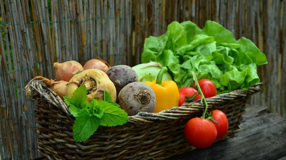 La dieta mediterránea, rica en frutas y verduras, forma parte de este prestigioso listado