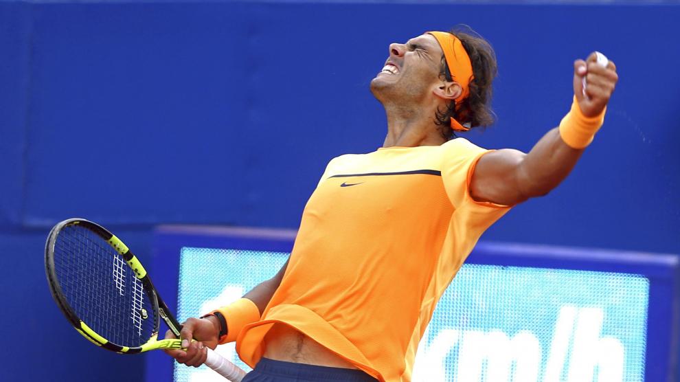 El tenista español Rafael Nadal celebra su victoria al finalizar el partido de semifinales del Barcelona Open Banc Sabadell Trofeo Conde de Godó