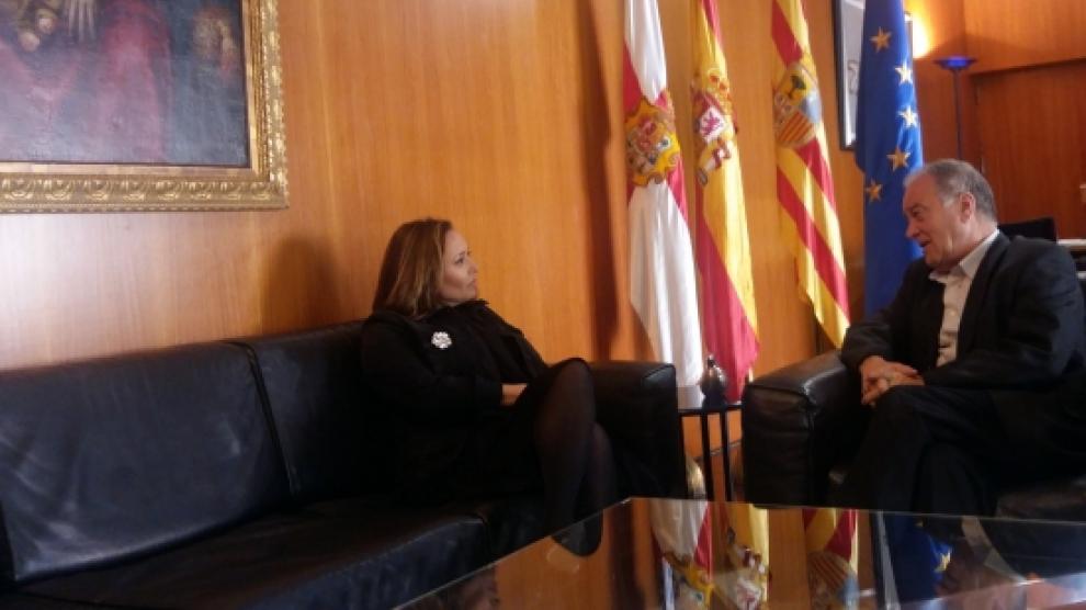 Reunión entre la consejera de Educación, Mayte Pérez, y el presidente de la DPH, Miguel Gracia.