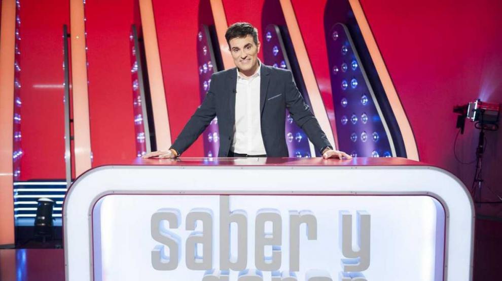 El presentador aragonés Luis Larrodera en el plato de 'Saber y ganar'.