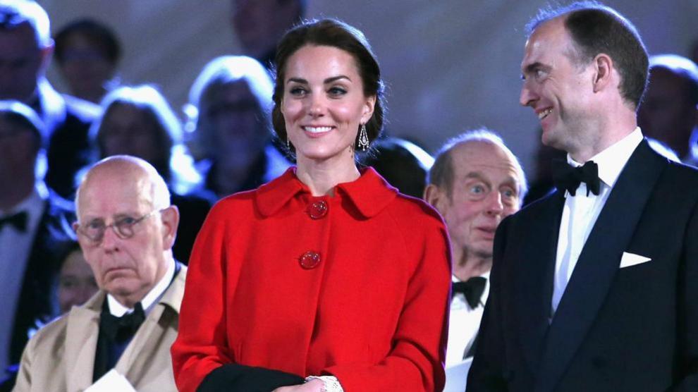Kate Middleton y el aclamado abrigo rojo de Zara.