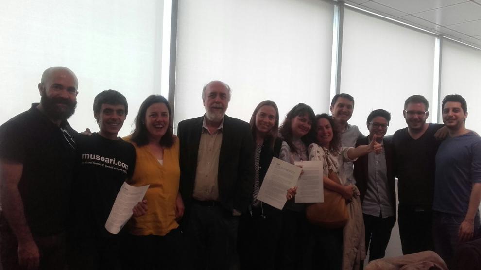 Representantes de colectivos en defensa de las personas transexuales, tras una reunión en la consejería de Sanidad.