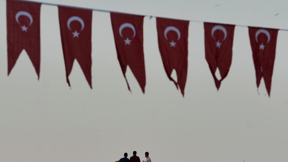 Los seguidores de Erdogan siguen tomando las calles