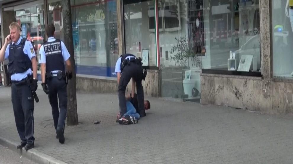 Un refugiado sirio de 21 años mata a machetazos a una mujer en Alemania