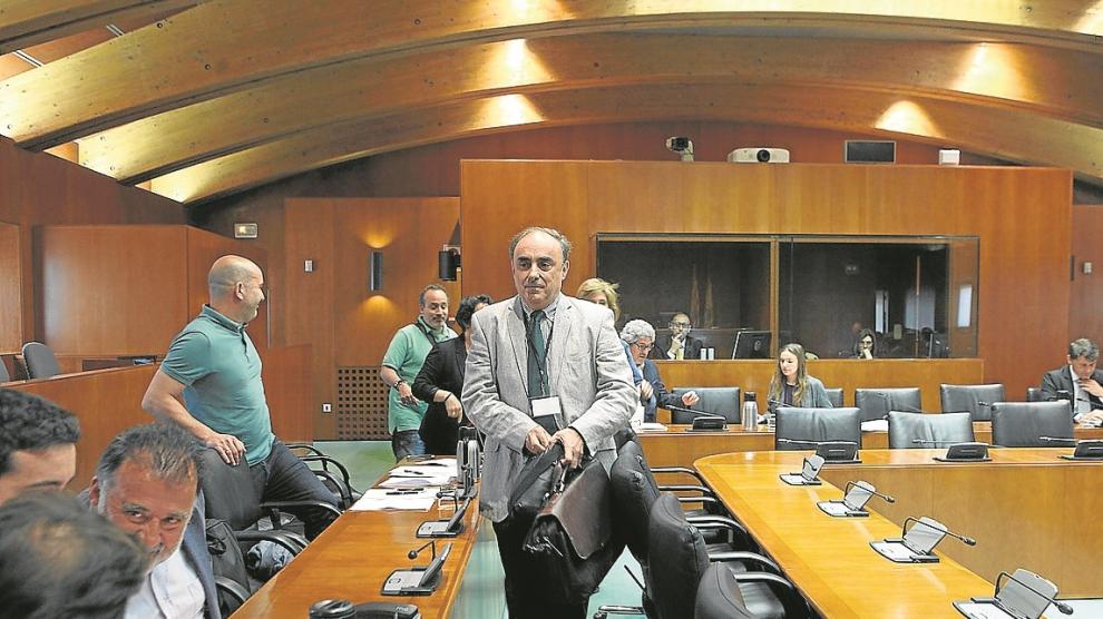 José M.ªGuardia, portavoz de Apprece, a su llegada a una comparecencia ante las Cortes.
