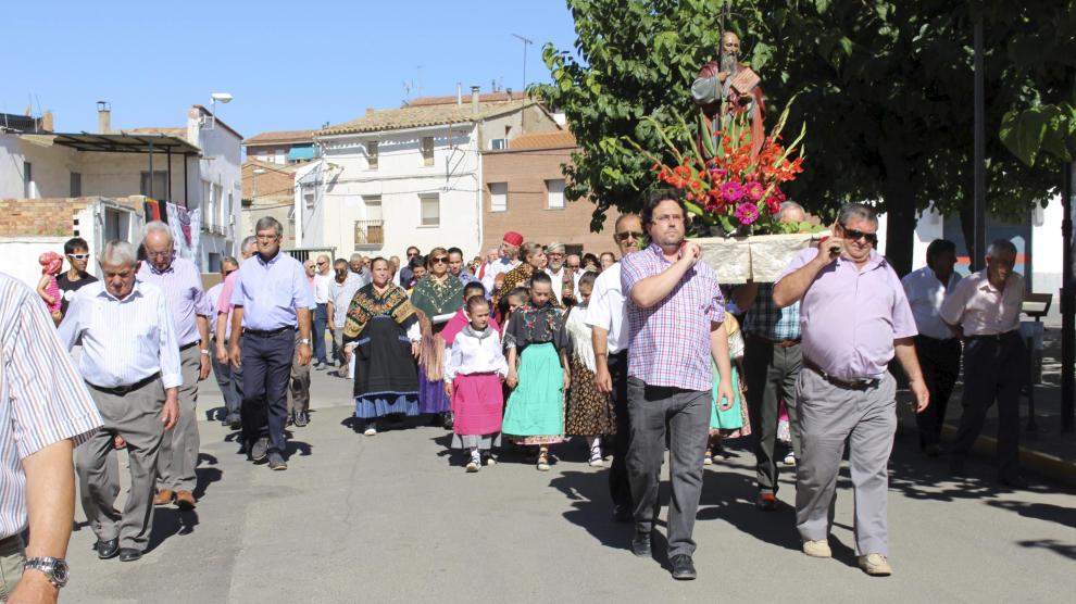 La procesión de San Bartolomé recorrió las principales calles de la localidad.