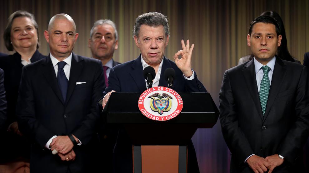 Juan Manuel Santos firma el acuerdo de la convocatoria para el plebiscito
