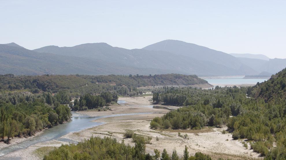 Río Cinca a su paso por Ainsa hacia el embalse de Mediano